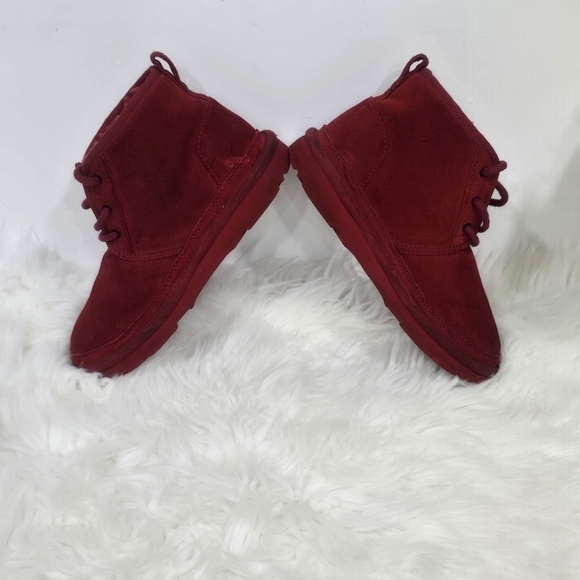 UGG Neumel Suede Lace Up Chukka Boots in Samba Red Size 2 Toddler - Picture 7 of 11